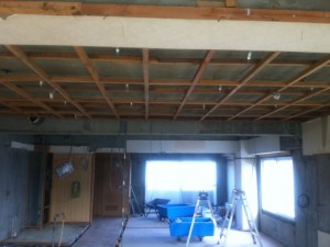 ダイニングの天井から北側の部屋